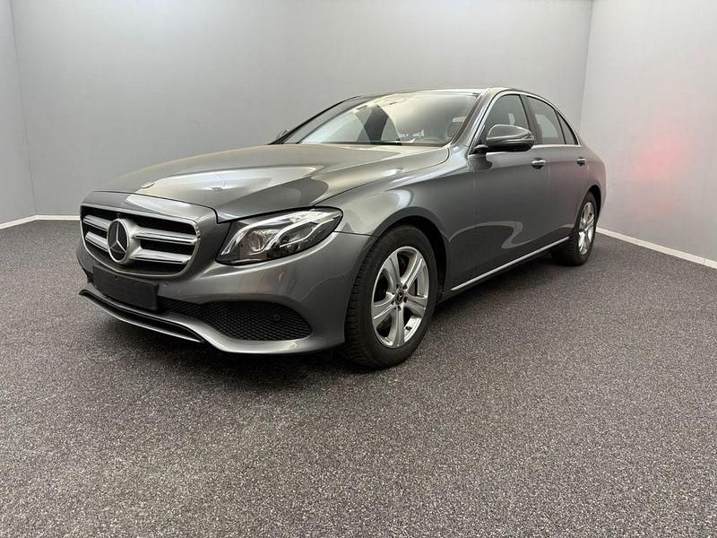 Grau Gebraucht 2018 Mercedes E300 Avantgarde Limousine | 25.499 € (Guter Preis) - Bild 1/4