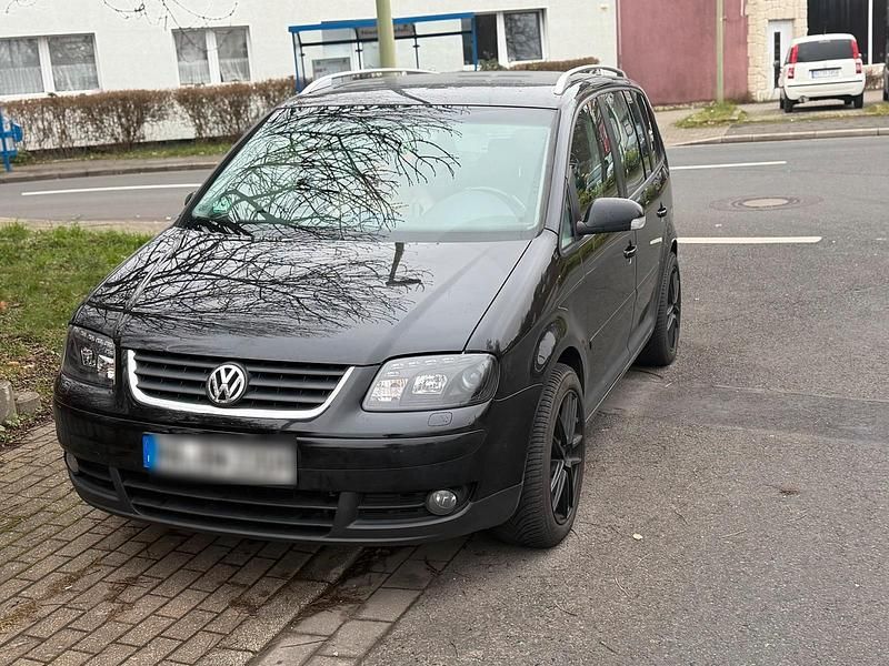 Schwarz Gebraucht 2006 VW Touran Van / Kleinbus | 3.300 € (Teuer) - Bild 1/4