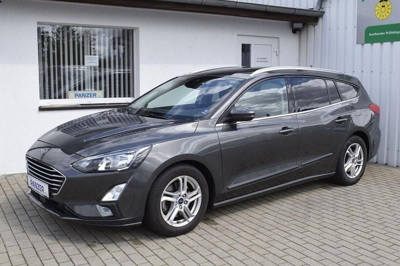 Grau Gebraucht 2019 Ford Focus Limousine | 11.840 € (Guter Preis) - Bild 1/4