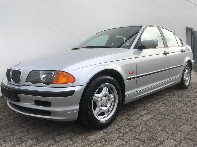 Silber Gebraucht 1998 BMW 318 Limousine | 2.999 € (Fairer Preis) - Bild 1/4
