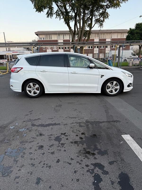 Gebraucht Ford S-MAX Titanium 180 PS (132 kW) 2017 Weiß Van / Kleinbus