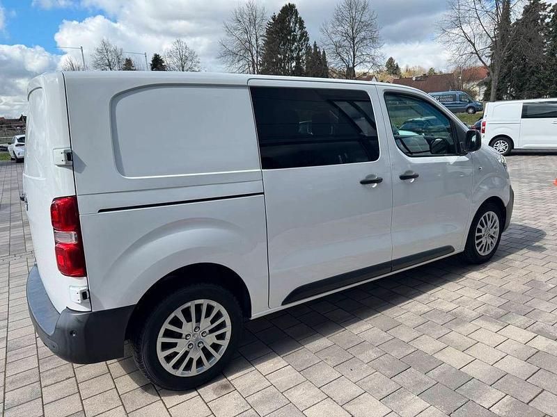 Gebraucht Opel Vivaro 150 PS (110 kW) 2021 Weiß Van / Kleinbus