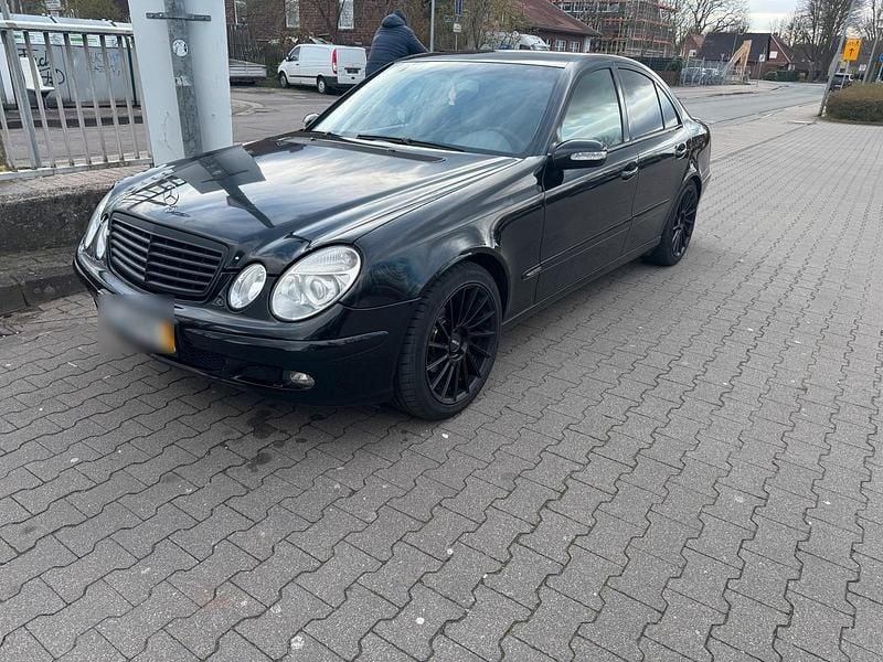 Gebraucht Mercedes E220 150 PS (110 kW) 2004 Schwarz Limousine