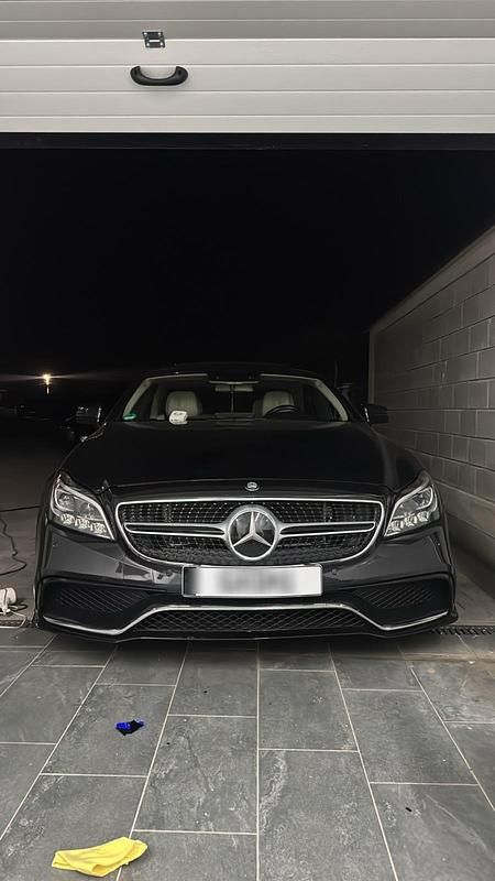Andere außenfarben Gebraucht 2014 Mercedes CLS63 AMG Coupé | 31.999 € - Bild 1/4