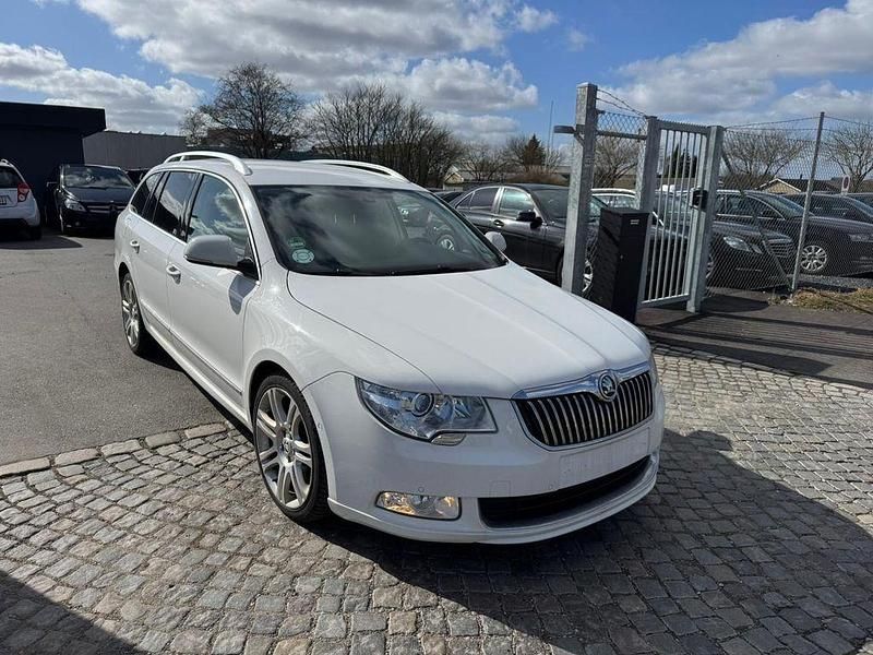 Gebraucht Skoda Superb Elegance 200 PS (147 kW) 2011 Weiß Kombi