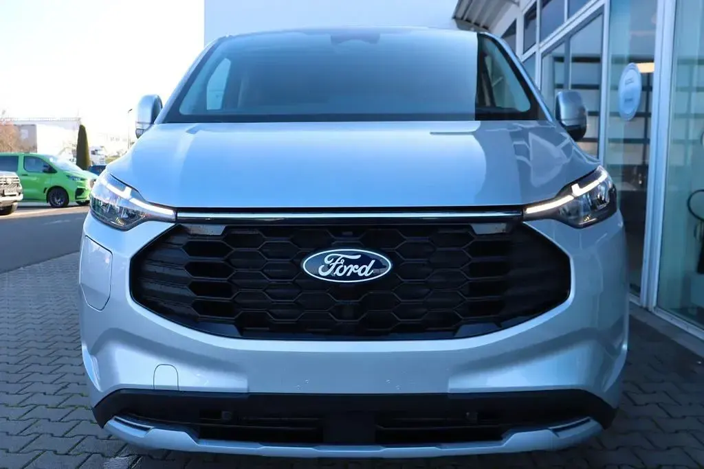 Neu Ford Tourneo Active 232 PS (170 kW) 2026 Moondust silver metallic Van / Kleinbus