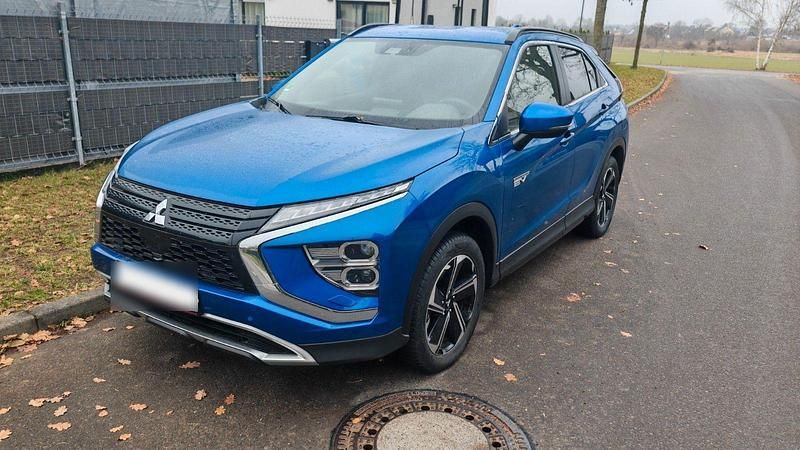 Usado Mitsubishi Eclipse Cross Basis 188 HP (138 kW) 2022 Azul SUV