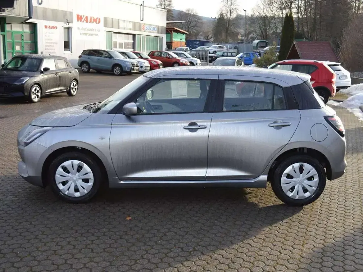 Neu Suzuki Swift Club 83 PS (61 kW) 2026 Premium silver Kleinwagen
