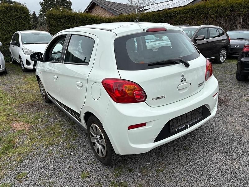 Gebraucht Mitsubishi Space Star Basis 71 PS (52 kW) 2019 Weiß Kleinwagen