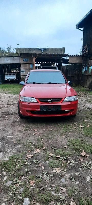 Rot Gebraucht 1998 Opel Vectra Limousine | 1.850 € (Etwas zu teuer) - Bild 1/4