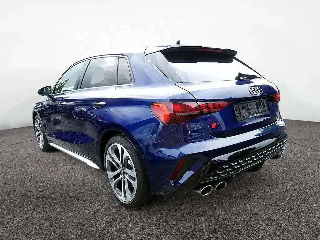 Gebraucht Audi S3 Ambiente 333 PS (244 kW) 2025 Navarrablau metallic Limousine