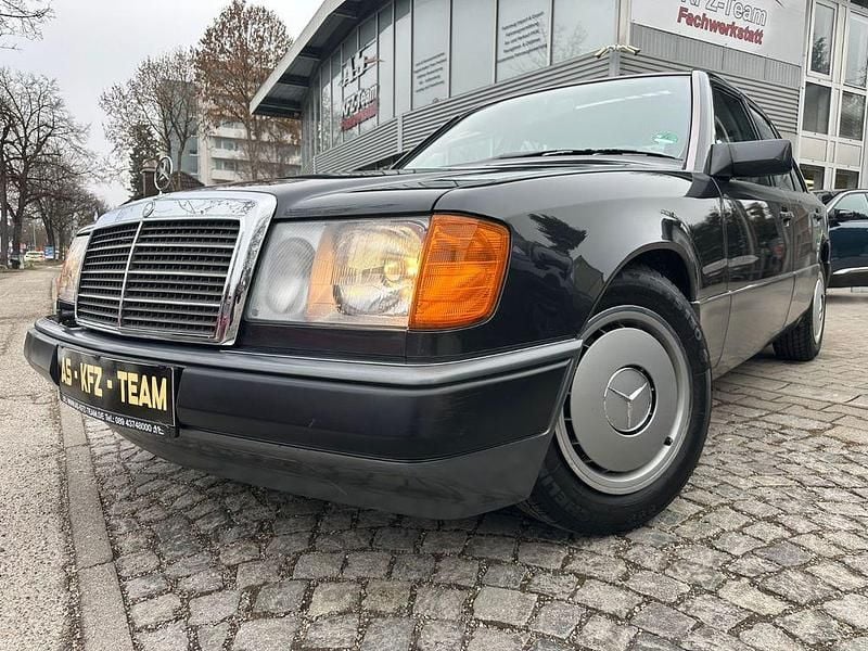 Gebraucht Mercedes 230 132 PS (97 kW) 1990 Schwarz Limousine