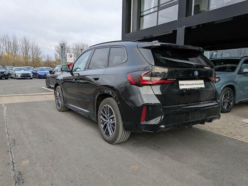 Gebraucht BMW iX1 M Sport 230 kW (313 PS) 2023 Saphirschwarz metallic SUV