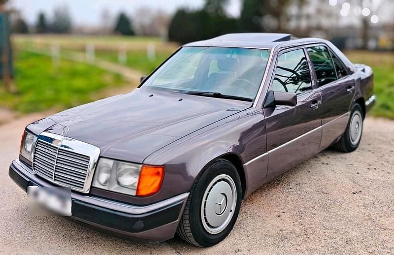 Gebraucht Mercedes E250 90 PS (66 kW) 1991 Violet Limousine