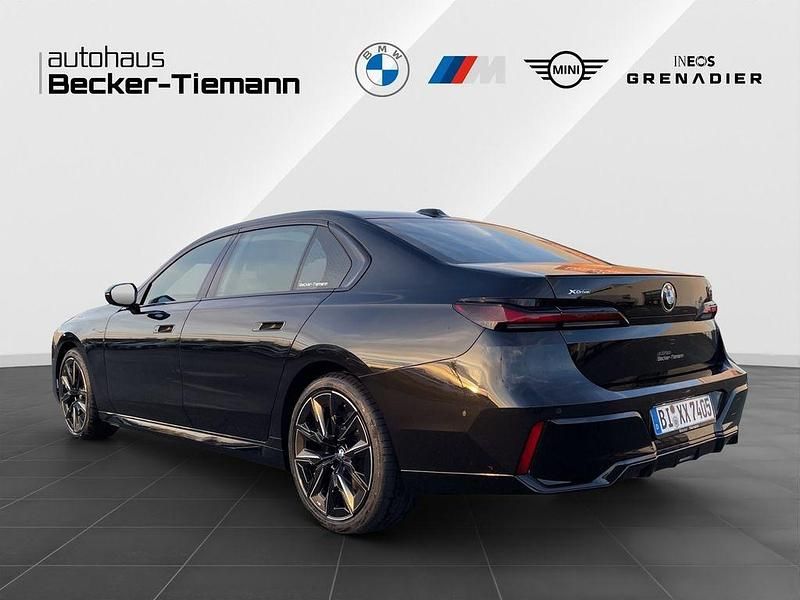 Gebraucht BMW 740 Sport Line 286 PS (210 kW) 2025 Schwarz Limousine