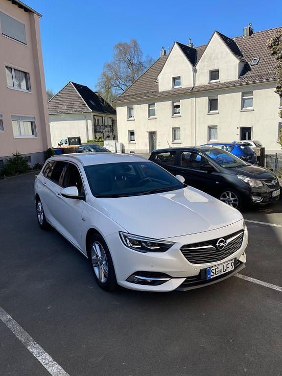 Weiß Gebraucht 2018 Opel Insignia Innovation Kombi | 12.500 € (Guter Preis) - Bild 1/4