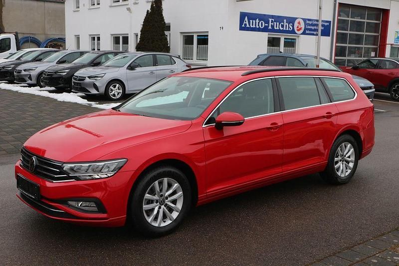 Gebraucht VW Passat Business 122 PS (89 kW) 2023 Rot Kombi