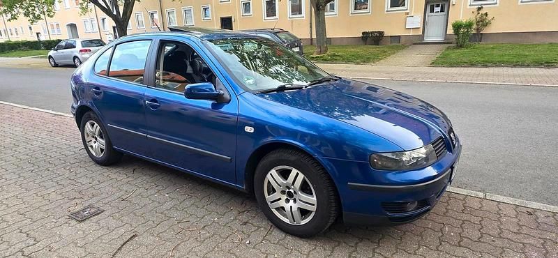 Second-hand Seat Leon 105 CP (77 kW) 2000 Albastru Hatchback