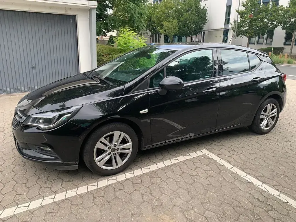 Gebraucht Opel Astra Active 105 PS (77 kW) 2017 Schwarz Limousine