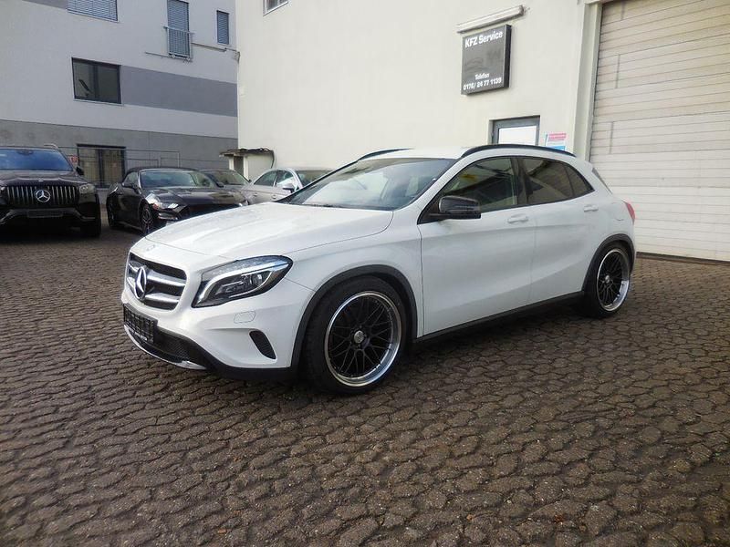 Gebraucht Mercedes GLA180 122 PS (89 kW) 2015 Weiß SUV