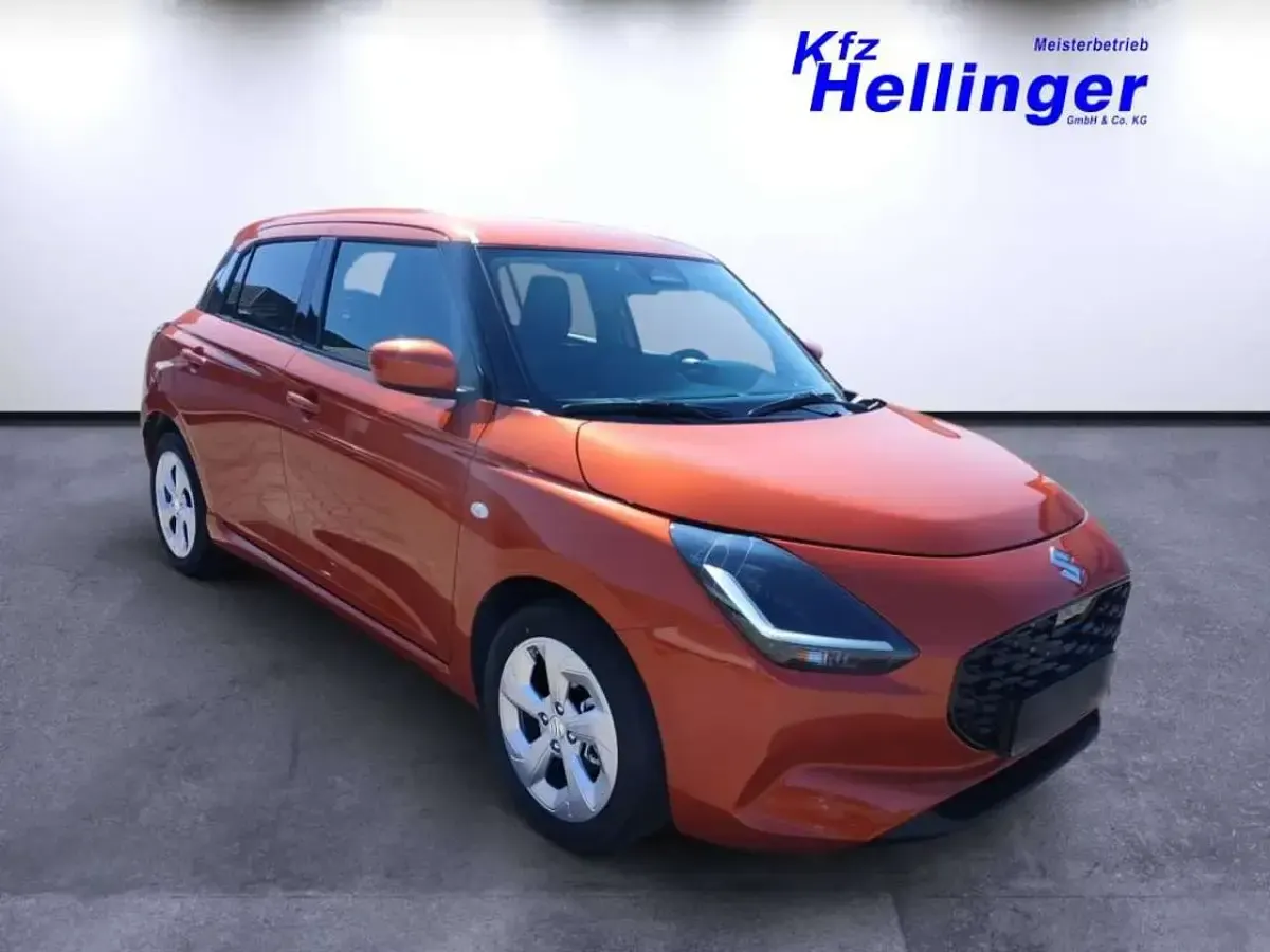 Gebraucht Suzuki Swift Comfort 83 PS (61 kW) 2025 Flame orange pearl metallic Kleinwagen