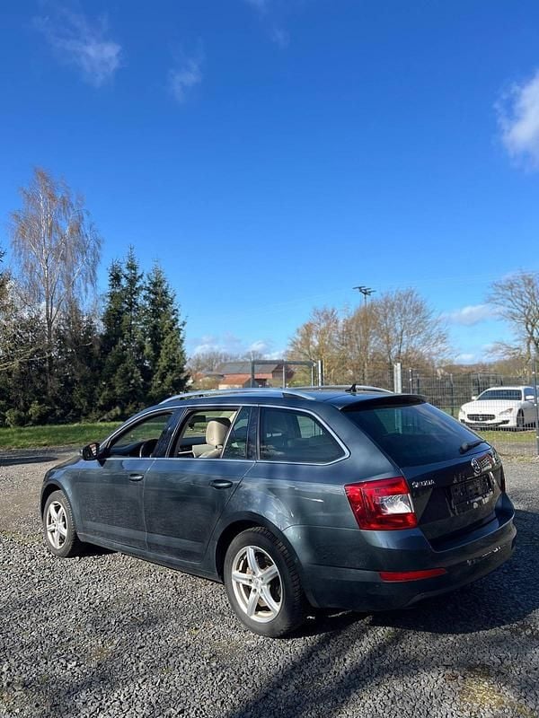 Gebraucht Skoda Octavia 180 PS (132 kW) 2014 Andere farben Kleinwagen
