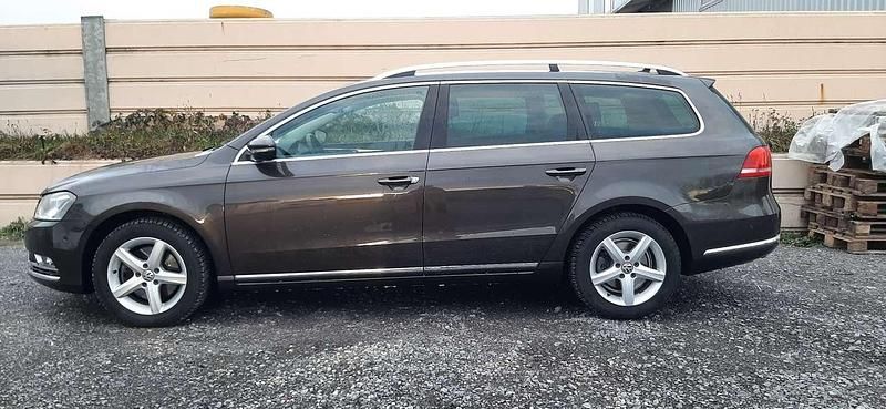 Gebraucht VW Passat Highline 160 PS (117 kW) 2012 Black oak brown metallic Kombi