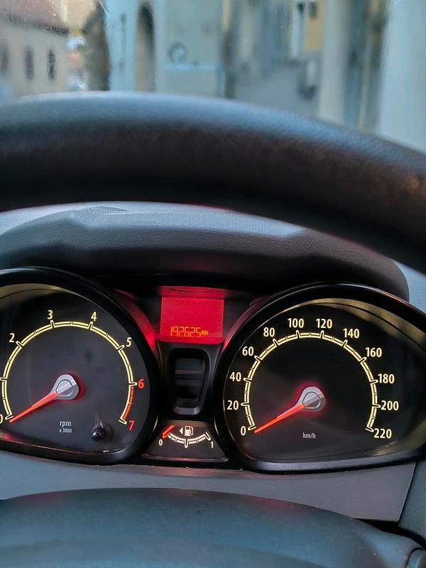 Gebraucht Ford Fiesta Trend 82 PS (60 kW) 2009 Grün Limousine