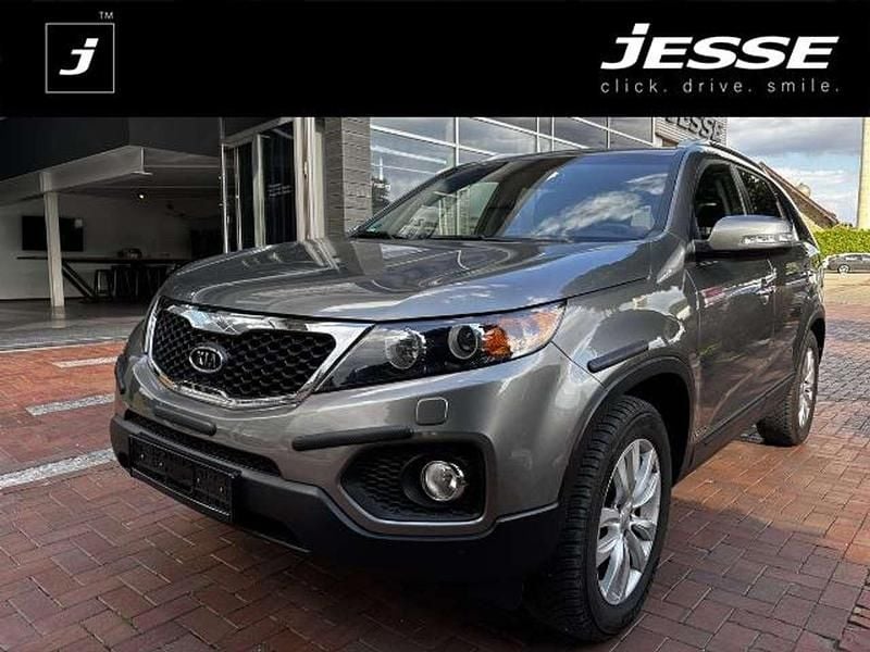 Titaniumsilber met. (metallic) Gebraucht 2012 Kia Sorento Spirit SUV | 13.990 € (Teuer) - Bild 1/3