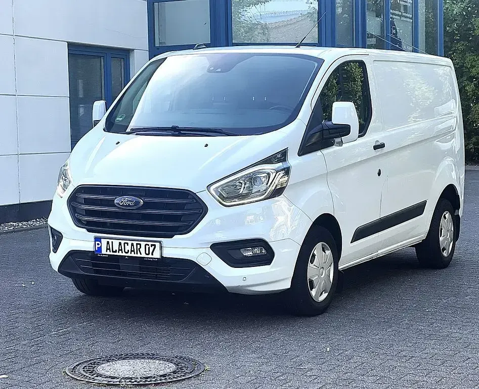 Gebraucht Ford 300 Trend 131 PS (96 kW) 2020 Weiß Van / Kleinbus
