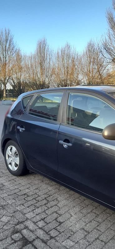 Gebraucht Hyundai i30 109 PS (80 kW) 2009 Schwarz Kleinwagen