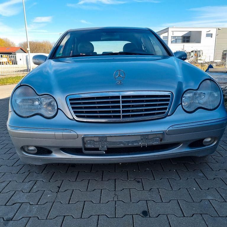 Gebraucht Mercedes C180 Avantgarde 143 PS (105 kW) 2003 Silber Limousine