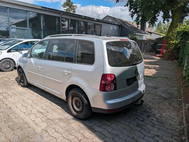 Grau Gebraucht 2009 VW Touran Van / Kleinbus | 1.500 € (Superpreis) - Bild 1/4