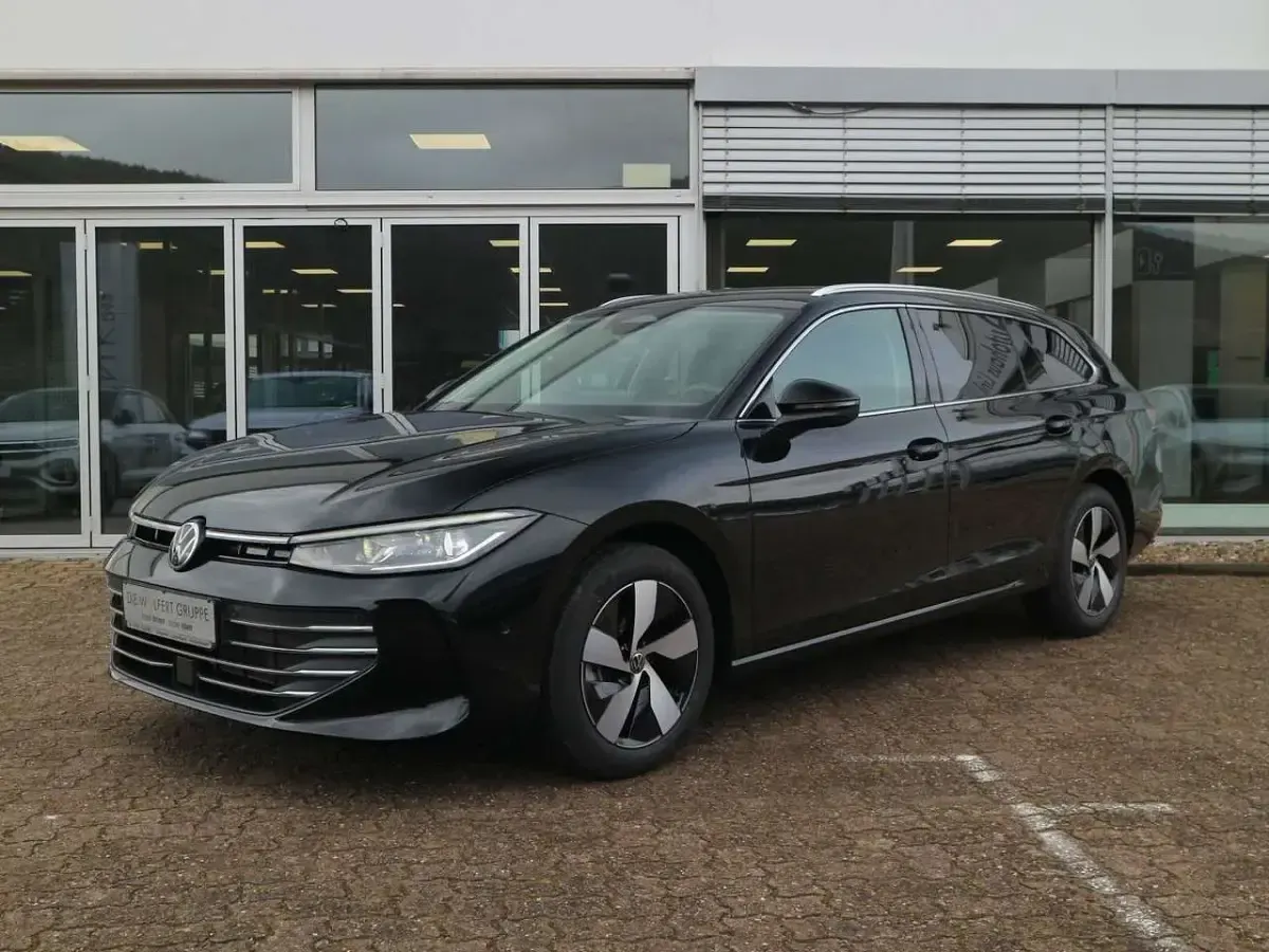 Gebraucht VW Passat Business 150 PS (110 kW) 2026 Grenadillschwarz metallic Kombi