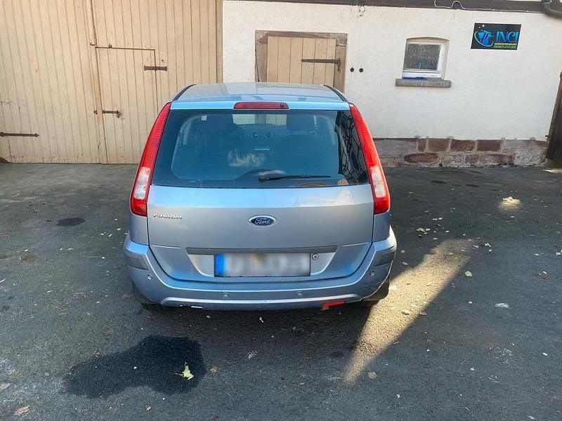 Gebraucht Ford Fusion 100 PS (73 kW) 2006 Blau Kleinwagen