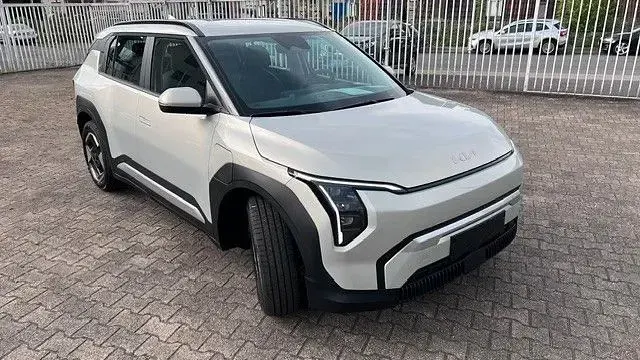 Neu Kia EV3 Air 150 kW (204 PS) 2026 Silber SUV
