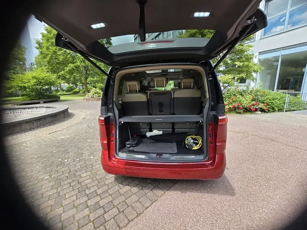 Gebraucht VW Multivan Style 218 PS (160 kW) 2022 Rot Van / Kleinbus