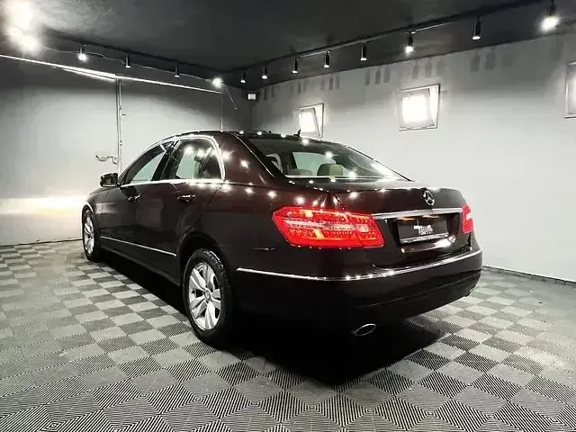 Gebraucht Mercedes E350 292 PS (214 kW) 2009 Cupritbraun Limousine