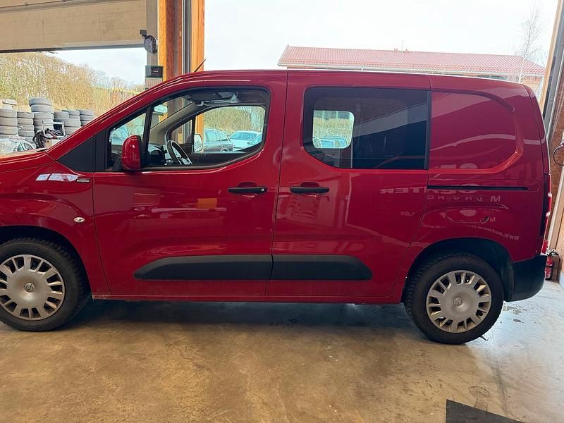 Gebraucht Opel Combo 102 PS (75 kW) 2019 Rot Van / Kleinbus