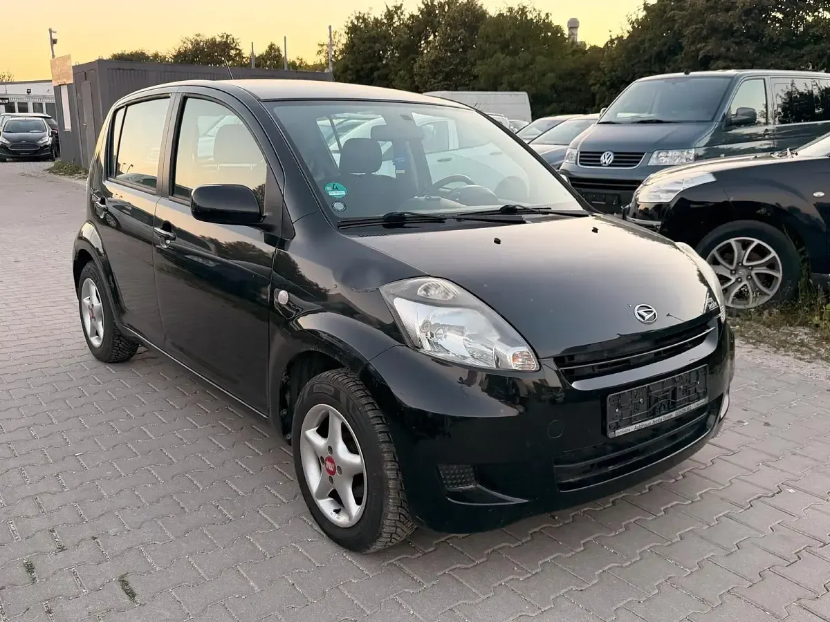 Gebraucht Daihatsu Sirion 91 PS (66 kW) 2008 Schwarz Kleinwagen