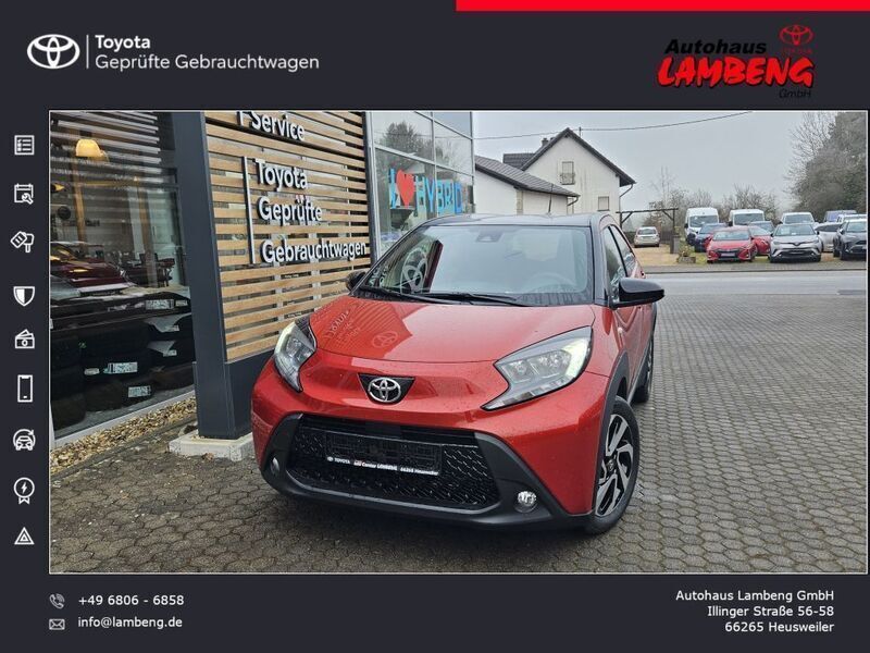 Chili red perleffekt/dach myst Neu 2025 Toyota Aygo Kleinwagen | 19.990 € - Bild 1/4
