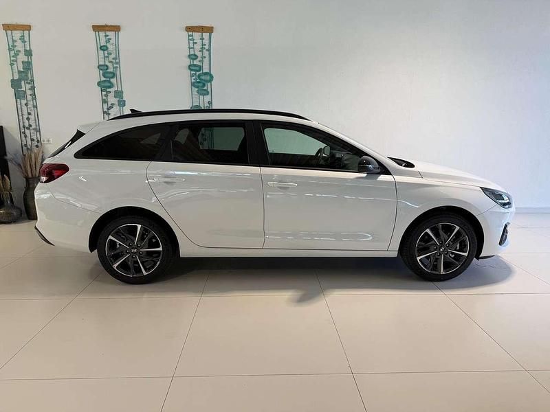 Neu Hyundai i30 GO! 97 PS (71 kW) 2025 Serenity white pearl Kombi