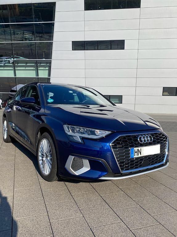 Blau Gebraucht 2024 Audi A3 Advanced Limousine | 27.499 € (Guter Preis) - Bild 1/4