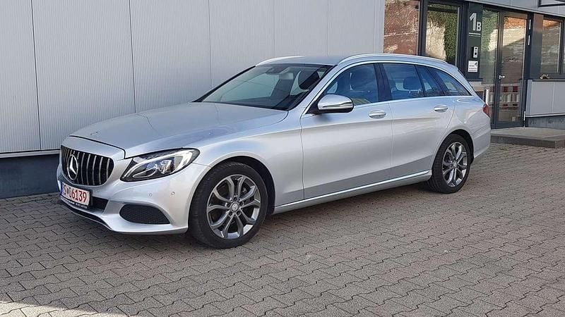 Gebraucht Mercedes C220 Avantgarde 170 PS (125 kW) 2015 Grau Kombi