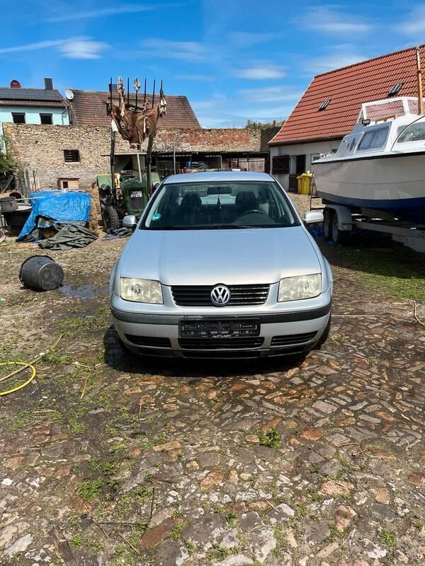 Grau Gebraucht 1998 VW Bora Limousine | 600 € (Superpreis) - Bild 1/4
