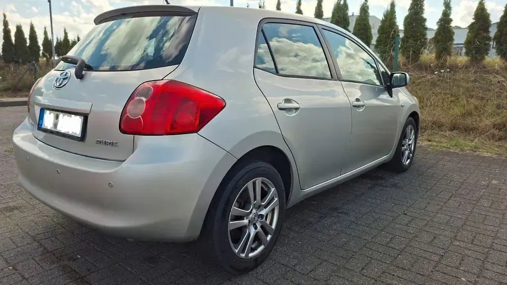 Gebraucht Toyota Auris 125 PS (91 kW) 2008 Silber Kleinwagen