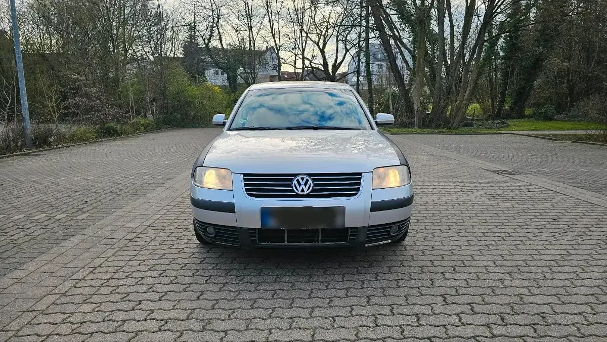 Gebraucht VW Passat 130 PS (95 kW) 2002 Silber Limousine