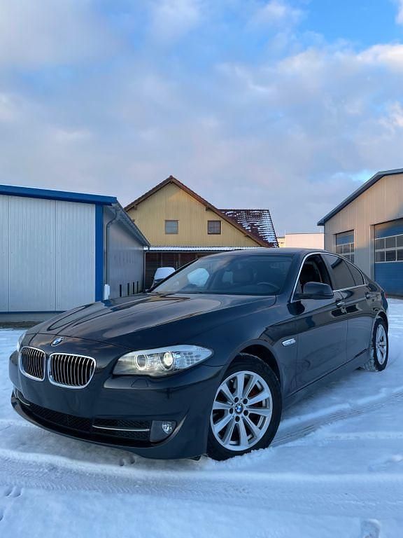 Schwarz Gebraucht 2012 BMW 520 Efficient Dynamics Limousine | 8.600 € (Guter Preis) - Bild 1/4