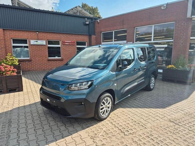 Neu Fiat Doblò 131 PS (96 kW) 2025 Blau Van / Kleinbus