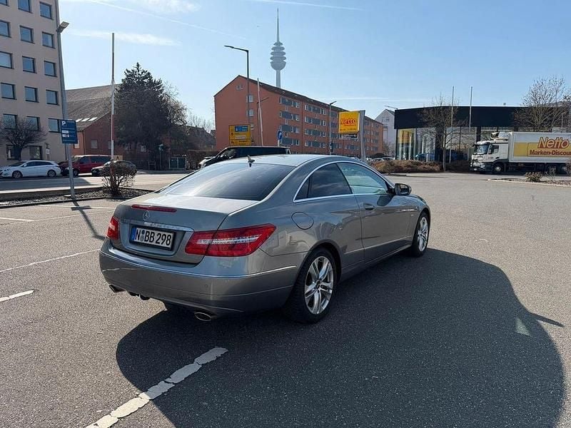Gebraucht Mercedes E350 231 PS (169 kW) 2009 Silber Coupé